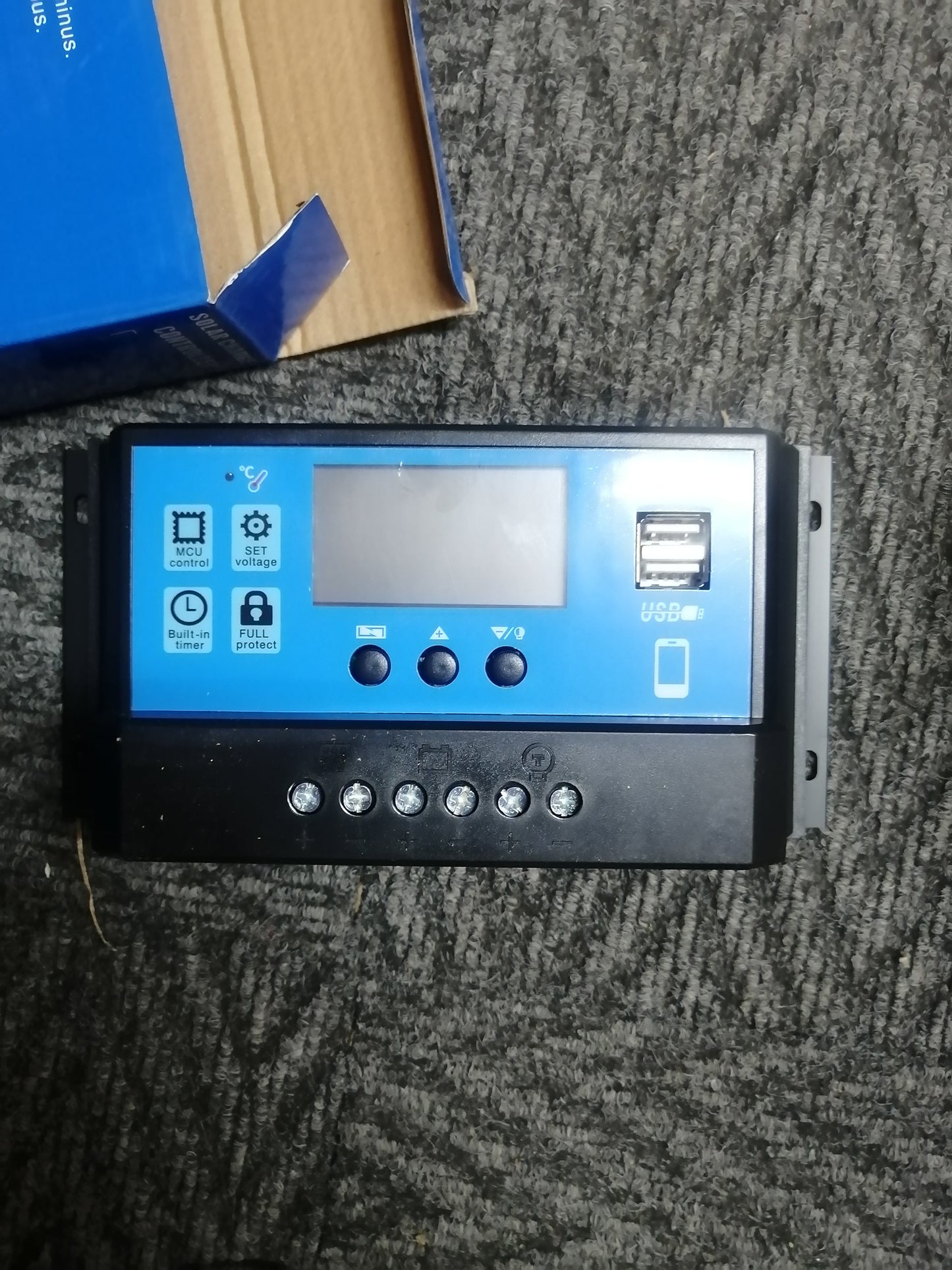 SOLAR CHARGE CONTROLLER